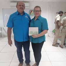 Tuvimos la visita del Director Ejecutivo del Instituto Panameño  Cooperativo, IPACOOP, quien junto al director provincial encargado Lic.  Marlon Aparicio hicieron entrega de un aporte económico para la  financiacion de lo diferentes