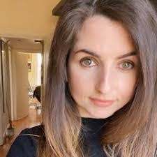 Laura Izzo's Instagram, Twitter & Facebook