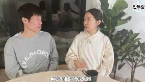 맨유 앰버서더로는 박지성 외에 보비 찰튼, 데니스 로, 브라이언 롭슨, 알렉스 퍼거슨, 데니스 어윈 82, 피터 슈마이켈, 게리 네빌, 로니 욘센, 앤드루 콜, 드와이트 요크, 미카엘 실베스트르. Syvrfruu Kl2 M