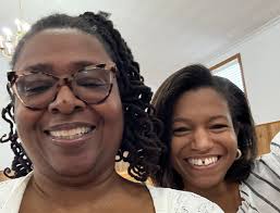 How to get in touch with someone who was close to Laura Mell Pope?