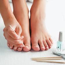 Diseño de uñas pintadas para pies pedicure fácil paso a paso uñas y peinados trae un diseño de uñas para pedicure fácil para pies que puedes realizar paso a. Guia Practica Pedicura Casera En Cinco Pasos
