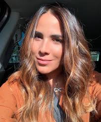 Wanessa camargo is the second studio album by brazilian pop singer wanessa camargo, released on november 10, 2001.the lead single was eu quero ser o seu amor. Wanessa Camargo On Instagram Bom Dia Meus Amores