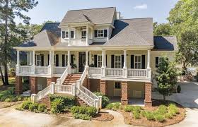 Luxury Home Magazine Chs On Instagram A Classic Custom Lowcountry Home On The Intracoastal Waterway Fi In 2020 House And Home Magazine Luxury Homes Southern Cottage