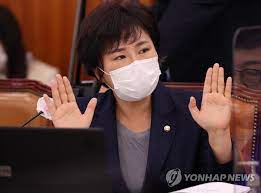 與 고민정 후궁 발언, 성희롱 망언…. ì¡°ìˆ˜ì§„ ê³ ë¯¼ì • í›„ê¶ ë…¼ëž€ èˆ‡ ë§‰ë§ ì‚¬í‡´í•˜ë¼ ì¢…í•© ì—°í•©ë‰´ìŠ¤