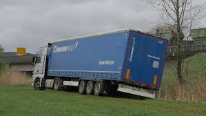 Große auswahl an lastkraftwagen für verschiedene transportarten. Brummi Auf Der Wiese Darum Strandete Ein Lkw Bei Aha Aha Aha Nordbayern De