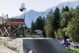 Here you can find the best slopestyle dirt jump bikes around. Mtb Rider Crankworx Innsbruck Atemberaubende Slopestyle Action Live Auf Red Bull Tv