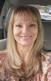 Shelly Leach's Instagram, Twitter & Facebook