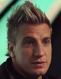 me acabo de enterar de que el motion capture para chris de until dawn lo  hizo maxi lópez con razón me sonaba