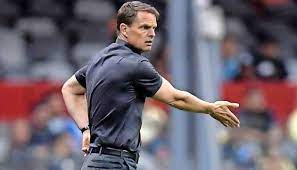 Franciscus de boer (dutch pronunciation: Frank De Bur Stal Glavnym Trenerom Sbornoj Niderlandov Po Futbolu