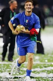 Francesco Totti Will Be 37 Years Of Age If He Participates In The World Cup Next Year He Retired Fr Good Soccer Players National Football Teams World Football