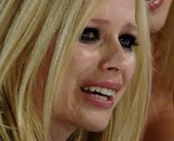 2.4 airport avril lavigne no makeup. Mv Avril Lavigne I Fell In Love With The Devil Hallyu