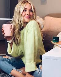 Cassie randolph is opening up abou her shocking split from colton underwood. Cassie Randolph Getting Cozy In Our Sanctuary Sweater Cassie Hair Inspiration Color Style