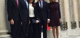 رئيس الوزراء المستقيل، سعد الحريري، تحول إلى العنوان الأبرز لحالة الجمود التي تشهدها المشاورات فلماذا هذا الإصرار على الحريري داخليا، وما مكانته على الصعيد الإقليمي؟ Ø¨Ø§Ù„ÙÙŠØ¯ÙŠÙˆ Ø§Ù‚ØªØ±Ø¨ Ù…Ù†Ù‡Ø§ Ù…Ø¨ØªØ³Ù…Ø§ Ù…ÙˆÙ‚Ù Ø·Ø±ÙŠÙ Ø¨ÙŠÙ† Ø§Ù„Ø­Ø±ÙŠØ±ÙŠ ÙˆØ²ÙˆØ¬ØªÙ‡ ÙÙŠ Ø§Ù„Ø§Ù„ÙŠØ²ÙŠÙ‡