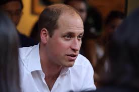 Hoàng tử Anh William thăm cửa hàng Đông y trên phố cổ Hà Nội