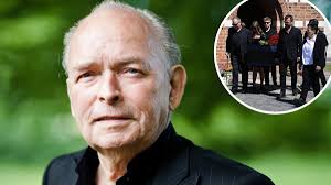 Sønnens rørende hyldest til far: Michel spillede særlig sang til Peter  Bellis begravelse