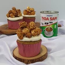The mixture of ground fish meat and tapioca starch is whitish grey, soft and almost squishy. Balado Lele Indofood Solutions
