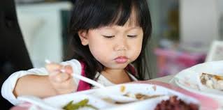.usia satu tahun, pada dasarnya ia sudah boleh mengkonsumsi makanan menu padat yang hampir mirip dengan orang. Menu Makanan Anak Panduan Memberi Makan Anak Usia 1 3 Tahun