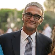 Just 50 years have passed from the first to the second running shoes 😂.  Both mine! As 50 years have passed too since the first edition of the  prestigious Berlin Marathon and