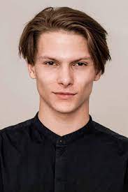 The eboy haircut curly hair should make the right pick for a messy, curly vibe. Eboy Haircut Teens Are Bringing Back It In 2021 Menshaircuts Com Face Shape Hairstyles Men Face Shape Hairstyles Square Face Hairstyles