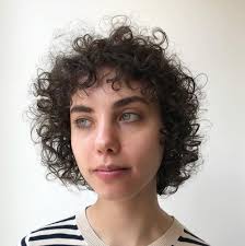Gestufte frisur frisuren haare haare wunschfrisur. 20 Frisuren Fur Dunne Lockige Haare Die Einfach Unglaublich Aussehen Neueste Frisuren Bob Frisuren Frisuren 2018 Neueste Frisuren 2018 Haar Modelle 2018
