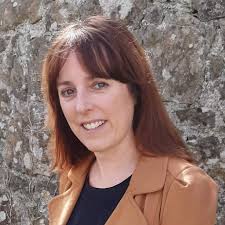 Mandy Holmes's Instagram, Twitter & Facebook