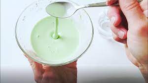 Schleim ist besonders bei kindern aufgrund seiner konsistenz und der knalligen farben wir stellen ihnen drei rezepte vor, mit denen sie den schleim selber machen können. Schleim Aus Starke Experimente Fur Kinder Youtube