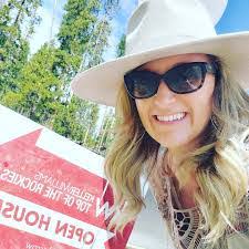 Lindsey Morrow's Instagram, Twitter & Facebook