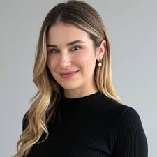 Tessa Ogle's Instagram, Twitter & Facebook