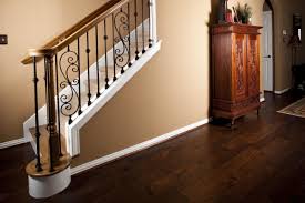 Le tarif de l'escalier en bois peut également grimper lorsqu'il est conçu sur mesure et s'il fait intervenir un autre matériau comme le fer. Prix D Un Escalier Sur Mesure