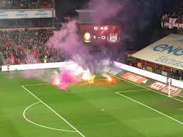 Bienvenue sur le site officiel du standard de liège. Una Lluvia De Bengalas Suspendio El Standard Anderlecht