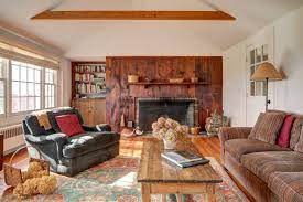 See how kristy added cheerful colour to flatter her orange wood trim in her living room. How To Choose Paint Color For Rooms With Wood Trim Amykranecolor Com