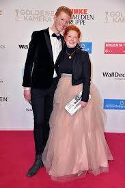 Enie van de meiklokjes ist eine verheiratete frau. Goldene Kamera Diese Outfits Mussen Sie Gesehen Haben Stern De