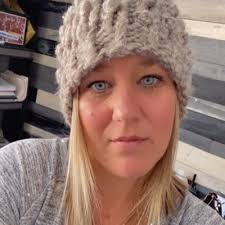 Kellie Albee's Instagram, Twitter & Facebook