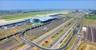 Sau khi cục hàng không việt nam có thông báo hỏa tốc về việc tạm dừng nhập cảnh hành khách từ ngày 27/5 đến hết ngày 4/6, sân ga cảng hàng không quốc tế tân sơn nhất sáng nay trở nên vắng lặng, đìu hiu chưa từng có. Cáº£ng Hang Khong Quá»'c Táº¿ Ná»™i Bai Tá»•ng Cong Ty Cáº£ng Hang Khong Viá»‡t Nam Ctcp San Bay Viá»‡t Nam