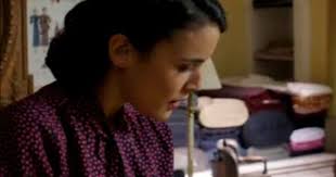 Sira Quiroga Blusa Con Lazada Granate El Tiempo Entre Costuras Capitulo 4 Tiempo Entre Costuras Costura Vestuarios