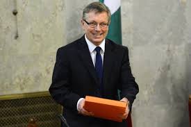 Kevesen kaptak belőle olyan nagy összeget, mint tiborcz és két ismerőse. Egy A Forint De Hany A Matolcsy 24 Hu