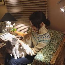 石田ゆり子 yuriko ishidaはinstagramを利用しています ほとんど 都内の実家化している 礼子さんちに行きました ひな祭りだから です わたくしの着ているこのニット ほとんど20年間着ています きっとおばあちゃんになっても着てるんだろう