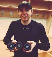 Patrick Kane Records First Career Regular Season Hat Trick As Blackhawks Beat Toronto 4 1 For Their 10t Chicago Blackhawks Hockey Chicago Blackhawks Blackhawks