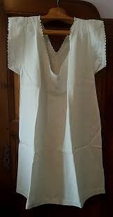 La liquette imprimée de motifs floraux chérie, de la marque de lingerie de nuit marjolaine offre toute la légèreté rêvée. Jolie Chemise De Nuit Ancienne Liquette En Lin Monograppe Rp Et Festons Chemise De Nuit Chemise Feston
