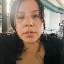 Who plays Fortnite? I need some friends to game with 🎮