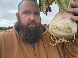 Don't overlook the turnip! This is the time of year when the humble root  vegetable shines ✨ Chef Caroline Leff of @stircrazy.la likes the smaller  varieties that are about the size of