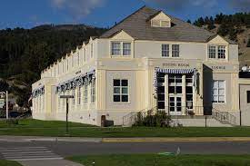 After watching mammoth hot springs, have a meal at mammoth hotel dining room. Mammoth Dining Hall Picture Of Mammoth Hotel Dining Room Yellowstone National Park Tripadvisor