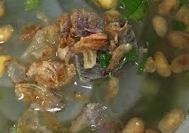 Memasaknya tinggal tuangkan minyak ke dalam wajan, tumis bawang putih dan bawang merah terlebih dahulu sampai harum. 4 Cara Buat Soto Bandung Sapi Lobak Yang Mudah Cookandrecipe Com