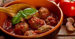 Recette De Boulettes A La Sauce Tomate Zeste Recipe In 2020 Tasty Meatballs Recipes Meat Recipes