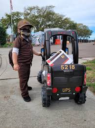 Yes, ups drivers do get paid good/better than fedex and have great benefits. Boy Gets Mini Truck From Thoughtful Ups Employees Popsugar Family