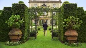 Highgrove Entrance Fachadasverdesolivo Photo Jardin Idees Jardin Jardin Extraordinaire