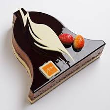 Paques 2014 I Cloche Feuillety I Thierry Mulhaupt I Fond De Praline Feuilletine Genoise Au Chocolat Creme Brulee A La Vani Chocolat Genoise Chocolat