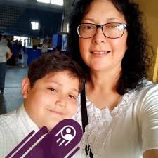 LA IMPORTANCIA DE SABER ELEGIR UN BUEN CALZADO 👟👞 Del lado izquierdo un  calzado que lastima ⛔ y del lado derecho uno perfecto para caminar ✓. Para  evitar problemas en el desarrollo