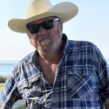 How to transport a boat from Lake Michigan to Marquette?