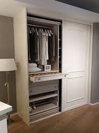Nordisch Wohnen Mit Cabinet Massgefertigter Kleiderschrank Im Skandinavischen Stil Ikea Ankleide Schlafzimmer Schrankturen Einbauschrank
